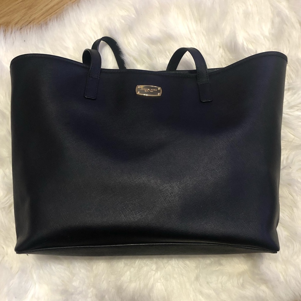 Black Michael Kors jetset bag